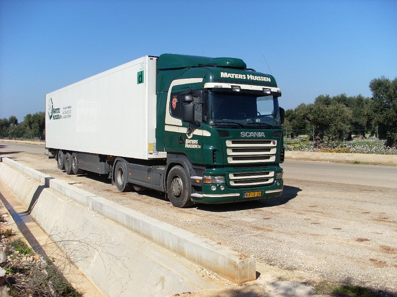 Onno van Garderen.JPG - Dit is de truck van Onno van Garderen, die tegenwoordig voor Maters uit Huisen rijdt. Deze foto is door Onno genomen in Zuid Italie.